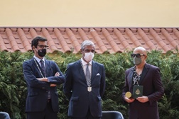 Pedro Abrunhosa condecorado com a Medalha Municipal de Mérito - Grau Ouro da cidade do Porto