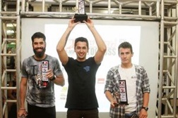 Ratinho e Dudu recebem troféu pela dobradinha na Copa SP de MX  © Carol Sarto 