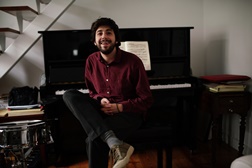 Salvador Sobral prepara novo disco de originais "Paris, Lisboa"