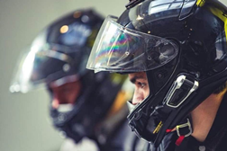 Capacetes de motociclismo com solução de Comunicação Universal
