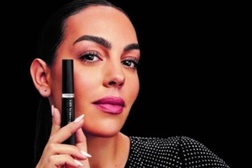 Georgina Rodriguez é a cara da nova máscara de pestanas Telescopic Lift de L'Oréal Paris