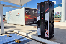Galp lança projeto pioneiro de reutilização de baterias de veículos elétricos em Madrid - Baterias usadas para criar sistemas de carregamento rápido de veículos elétricos 