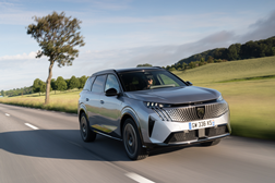 PEUGEOT 5008 & E-5008 disponíveis para encomenda - Habitabilidade para 7 passageiros