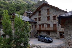 CUPRA Tavascan – Uma viagem às suas origens - O primeiro SUV coupé elétrico da CUPRA, visita a vila de Tavascan