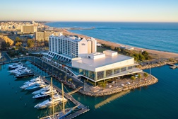 Rooftop do Tivoli Marina Vilamoura e Tivoli Carvoeiro com evento live em countdown para abertura do verão - Live on the Bright Side