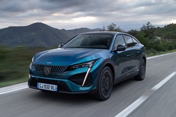 Novo Peugeot 408 Plug-in Hybrid 180 cv chega a Portugal - Contribuir para reforçar a liderança da marca no segmento C