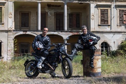 Dois amigos estabelecem recorde de distância off-road de 24 horas com uma Ducati Scrambler stock