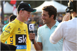 O vencedor da Volta a França 2016, Chris Froome,à conversa com Juan Antonio Flecha, para o Eurosport, depois da última etapa do Tour do ano passado /©Photo by Jean Catuffe/Getty Images