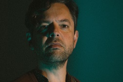 Hélder Bruno apresenta Ether Sculptures no Teatro Académico de Gil Vicente (TAGV) - Com Surma, Iuri Oliveira e Jorri (A Jigsaw) e conceção visual de Ângela Bismarck