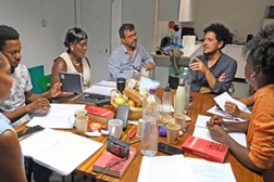 Ondjaki visita processo criativo de Os Transparentes, a nova estreia da companhia Cegada - Estreia no palco do Teatro Estúdio Ildefonso Valério (TEIV), em Alverca