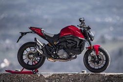 Ducati deixa-o ter uma Monster na sua garagem ou estrada favorita!
