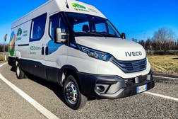 Iveco apresenta a primeira eDaily pronta a circular com carregamento wireless dinâmico e estático integrado - Parceria em cooperação com a concessionária italiana de autoestradas Brebemi