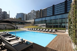 Piscina exterior do Iberostar lisboa