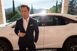 Jude Law associa-se à Lexus para nova campanha “A Vida RX”