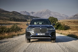 Está a nascer o primeiro BMW X7 - Disponível em março de 2019