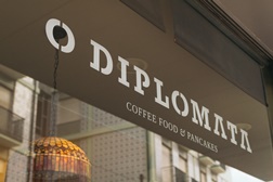  “O Diplomata” abre portas de imagem renovada e com surpresas deliciosas