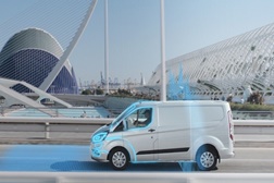 FORD quer ar mais limpo nas cidades - Marca introduz Modo Elétrico Automático