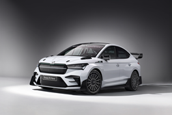 Novo concept Enyaq RS RACE  - Pensar o  desporto automóvel com ideias sustentáveis para modelos de produção