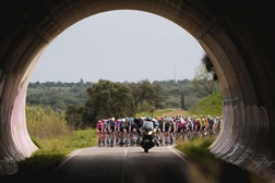 Arranque ao sprint: Magnier conquista Tavira e lidera a Algarvia