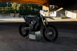 Stark Future prepara ofensiva nas motos elétricas de estrada