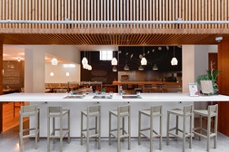 Open Brasserie Mediterrânica renova decoração e apresenta nova carta