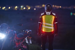 Roupas de moto luminosas para maior segurança na estrada