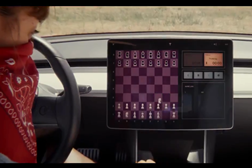 Teslas agora permitem jogar Xadrez - ... e vem aí o Netflix e Youtube para usar enquanto termina o carregamento
