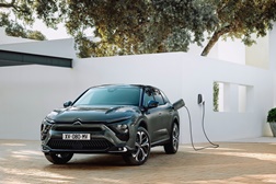Novo C5 X é a expressão mais avançada da filosofia Citroën - Um topo de gama que reúne Berlina, carrinha e estilo SUV