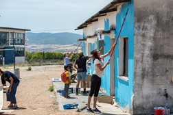 REEF leva programa solidário We Heart a campo de refugiados na Grécia