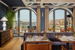 Restaurante Cais-me Bem: comida portuguesa para partilhar com vista para o Douro - Uma vista privilegiada sobre a cidade do Porto, uma carta versátil, com opções vegetarianas