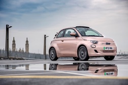 Novo 500 com o título “City Car 2022” - Este prémio de “carro de cidade 2022” foi atribuído pela revista GQ