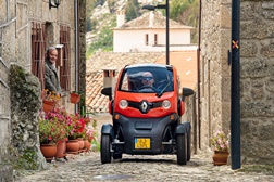 Projeto “Mobilidade Urbana Sustentável” da Renault a contribuir o turismo - Castelo Novo ser distinguida como uma das “Melhores Aldeias Turísticas” do Mundo