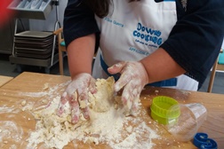 Down Cooking: Workshop de cozinha destinado a jovens com síndrome de Down em Famalicão