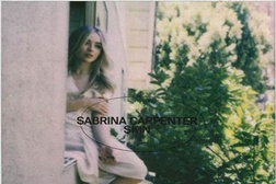 Sabrina Carpenter assina pela Island Records e lança novo single "Skin"
