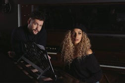 Calum Scott e Leona Lewis em dueto no novo single “You Are the Reason”