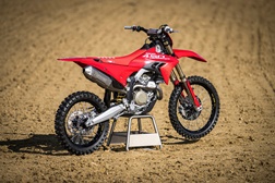 Acessórios Ducati Performance tornam a Desmo450 X em réplica de fábrica
