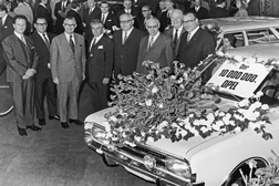 Há 50 anos a Opel assinalou a produção de 10 milhões de automóveis - Com a produção de um Opel Rekord C Caravan