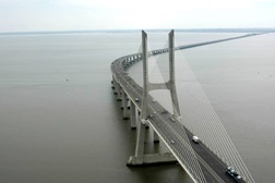 Clube Português de Maxiscooters organiza Mega Caravana na Ponte Vasco da Gama