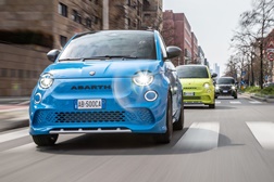 Família do Escorpião expande-se com a gama do Novo Abarth 500e puramente elétrico - A nova gama é composta por dois modelos: 500e e 500e Turismo 