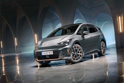 Novo Cupra Born traz desempenho eletrizante com um novo design marcante, interiores melhorados e mais tecnologia