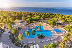 AP Adriana Beach Resort volta a abrir portas no início de março