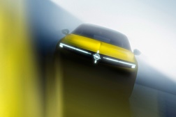 Primeiro vislumbre dos novos Opel Astra e Astra Sports Tourer - Mais elegante e técnico: best-seller com novo design Opel Vizor, incluindo o Blitz iluminado