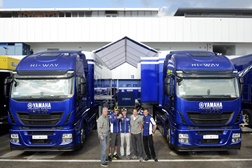 Moto GP: Iveco entrega 20 Stralis Hi-Way à Yamaha Factory Racing Team e à Dorna Sports