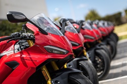 Novidades da gama V2 da Ducati chegam a Portugal com a Ducati Emotion Tour