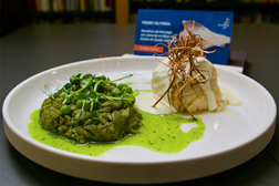 Revelada a melhor receita de bacalhau da Noruega para a Páscoa  - Bacalhau da Noruega em cama de ervilhas com banho de Queijo da Serra