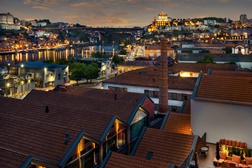Finais de tarde de verão com vista para o Douro no Terraço do restaurante Dona Maria - Petiscos, vinhos e cocktails para degustar em boa companhia
