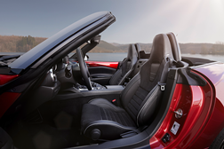 Mazda MX-5: capota para baixo e volume no máximo - Tecnologias de som criadas pelos engenheiros da Mazda e da Bose