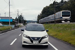 Baterias usadas dos Nissan estão a ser usadas nas passagens de nível no Japão - Uma colaboração “auto-ferroviária” virada para a sustentabilidade