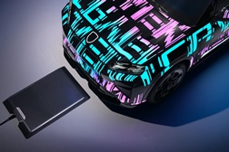 Carregamento sem fio Porsche: Carregamento indutivo para um fornecimento de energia conveniente - Opção no novo Cayenne Electric