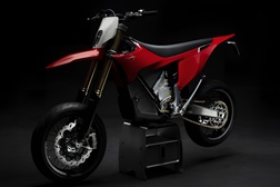 Galfer reforça liderança e equipa nova Stark VARG SM com discos de travão de alto desempenho